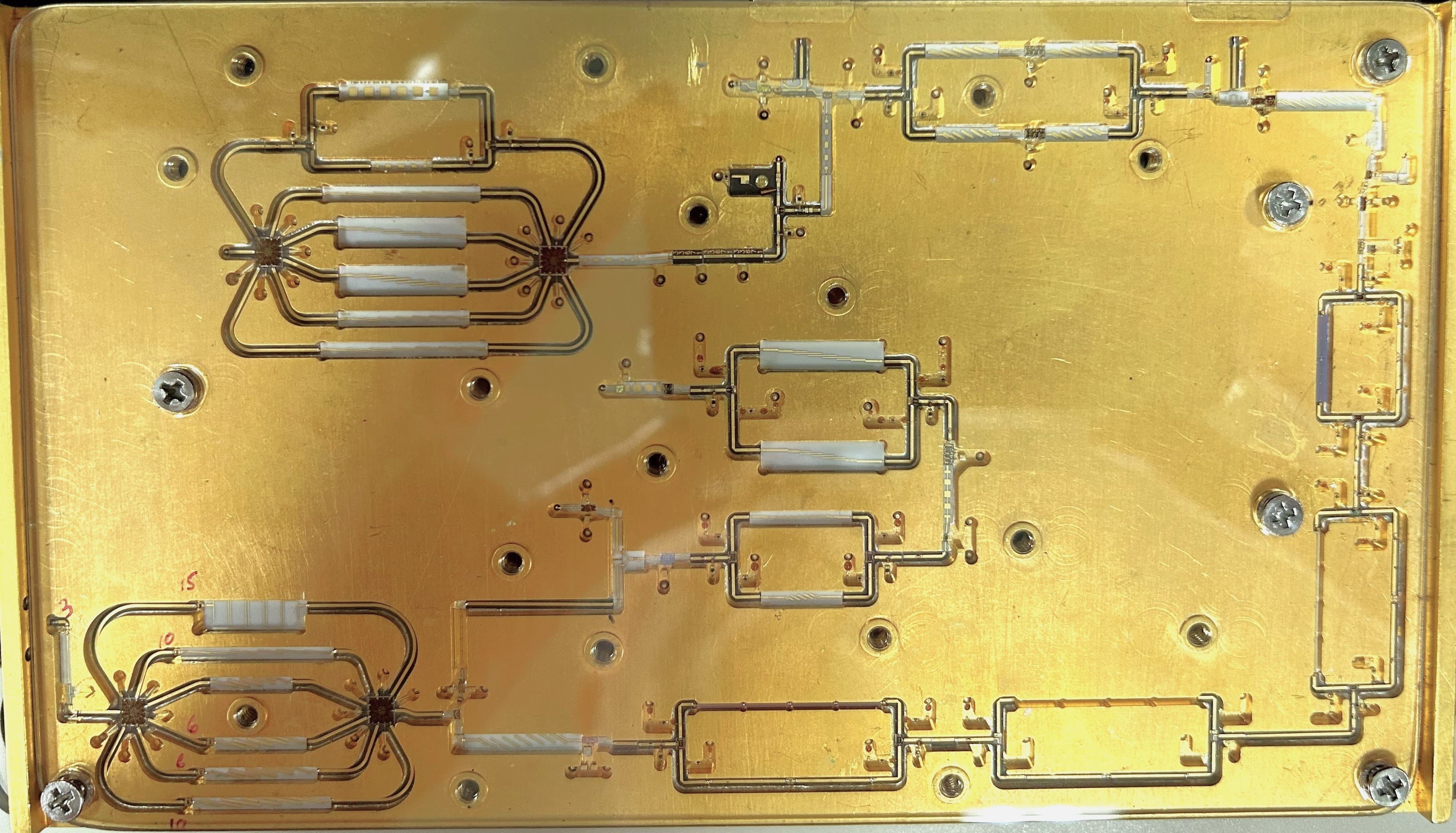 Microsource wide-band frequency converter module